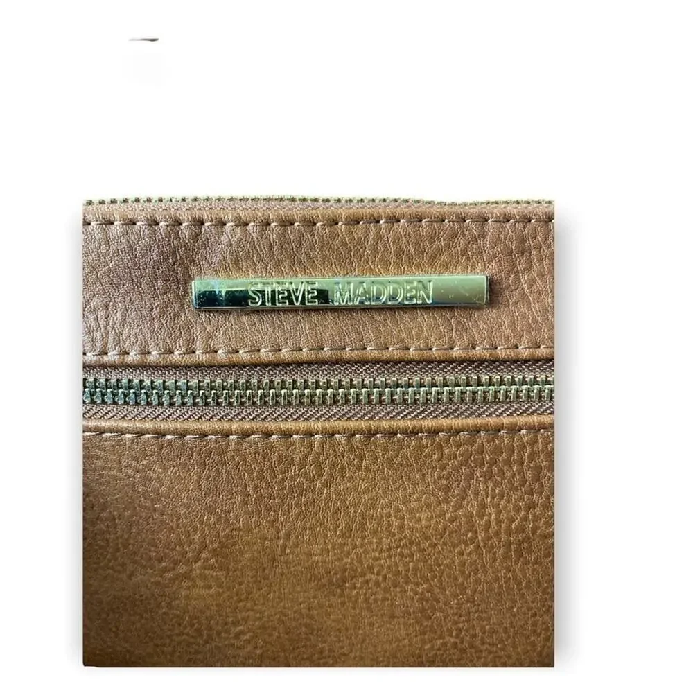 Steve Madden Pebbled Brown Wristlet